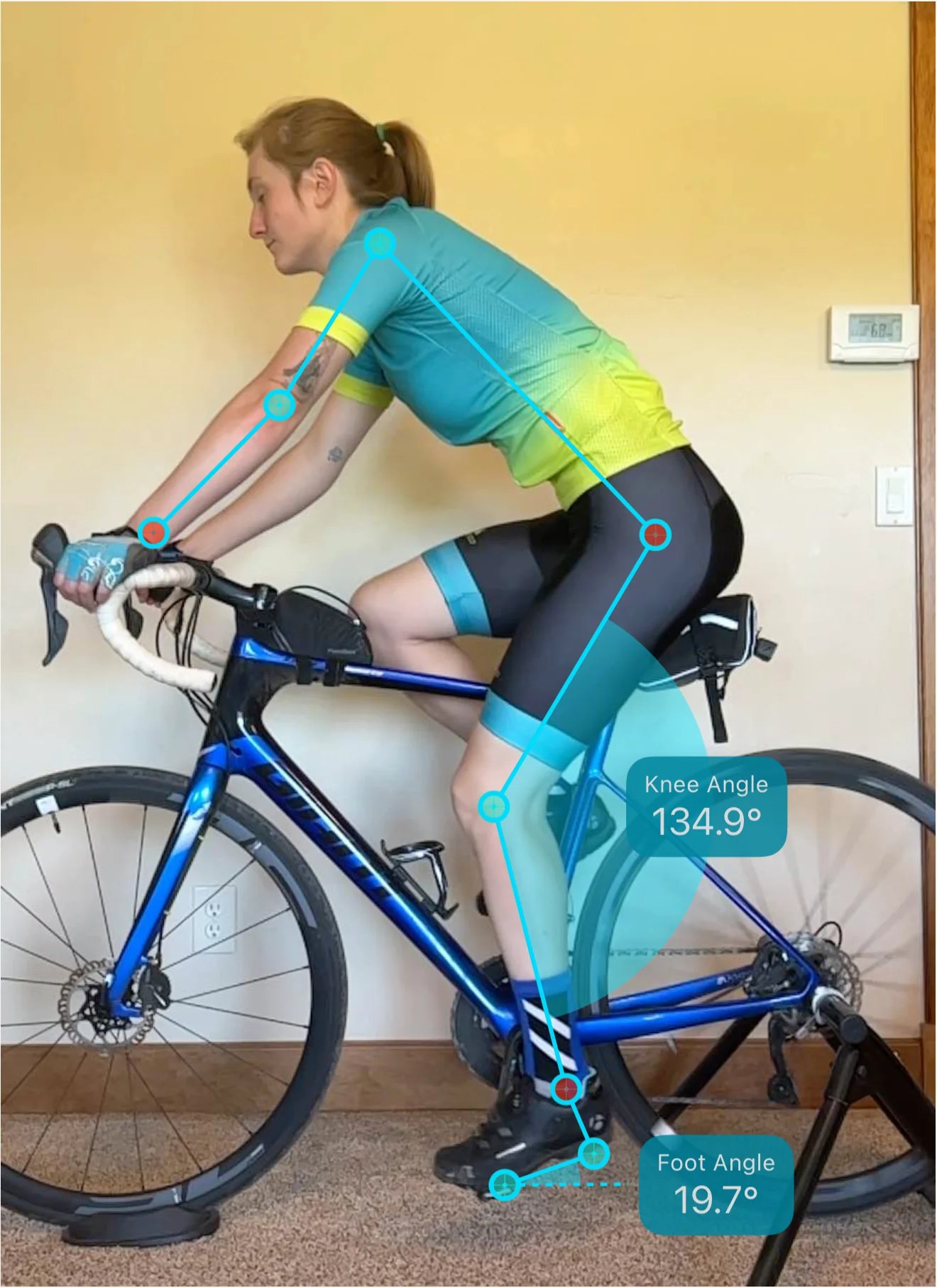 Saddle too low. BFF EZ reads a knee angle of 134° at maximum extension (below the target range), so it recommends raising the saddle.